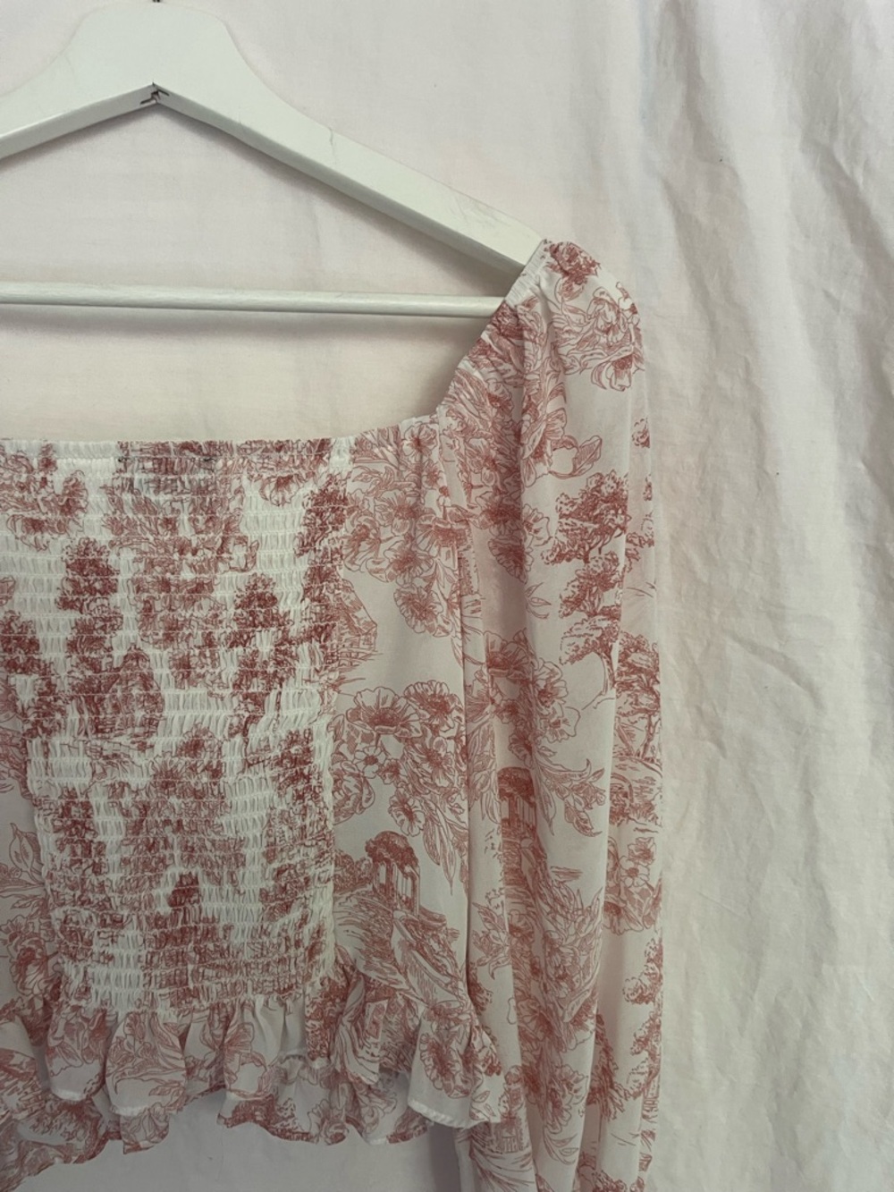 Milk & Honey Floral Cropped Blouse Smocked & Ruched garden chic French Size M - Picture 11 of 16